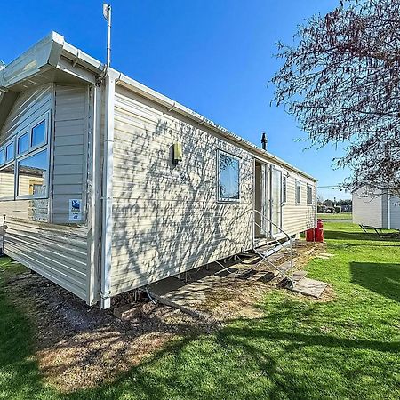 8 Berth Caravan For Hire At St Osyth Beach Ref 28047R Clacton-on-Sea Dış mekan fotoğraf