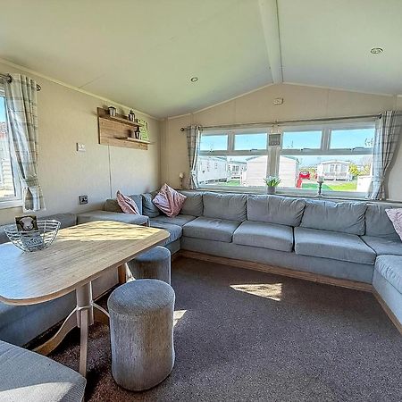 8 Berth Caravan For Hire At St Osyth Beach Ref 28047R Clacton-on-Sea Dış mekan fotoğraf