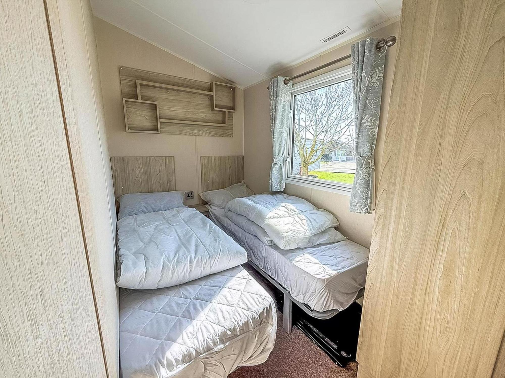 8 Berth Caravan For Hire At St Osyth Beach Ref 28047R Clacton-on-Sea Dış mekan fotoğraf